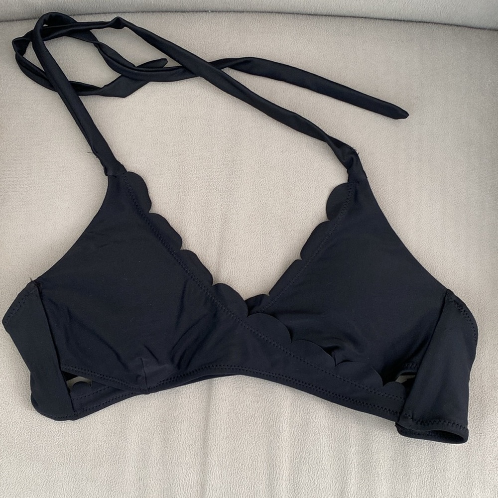 Vanilla/Beach•Black Scallop Detail Bikini Top•Size S